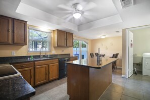Executive Villa, 4 Bedrooms | Private kitchen | Fridge, microwave, oven, stovetop - Tampa Bay- Large Pool home- Private Heated Pool! (Valrico)