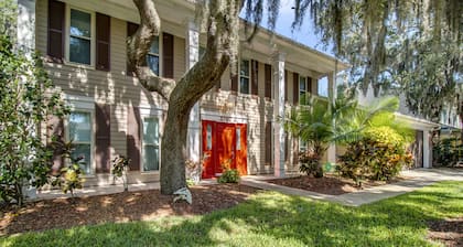 Tampa Bay- Large Pool home- Private Heated Pool!