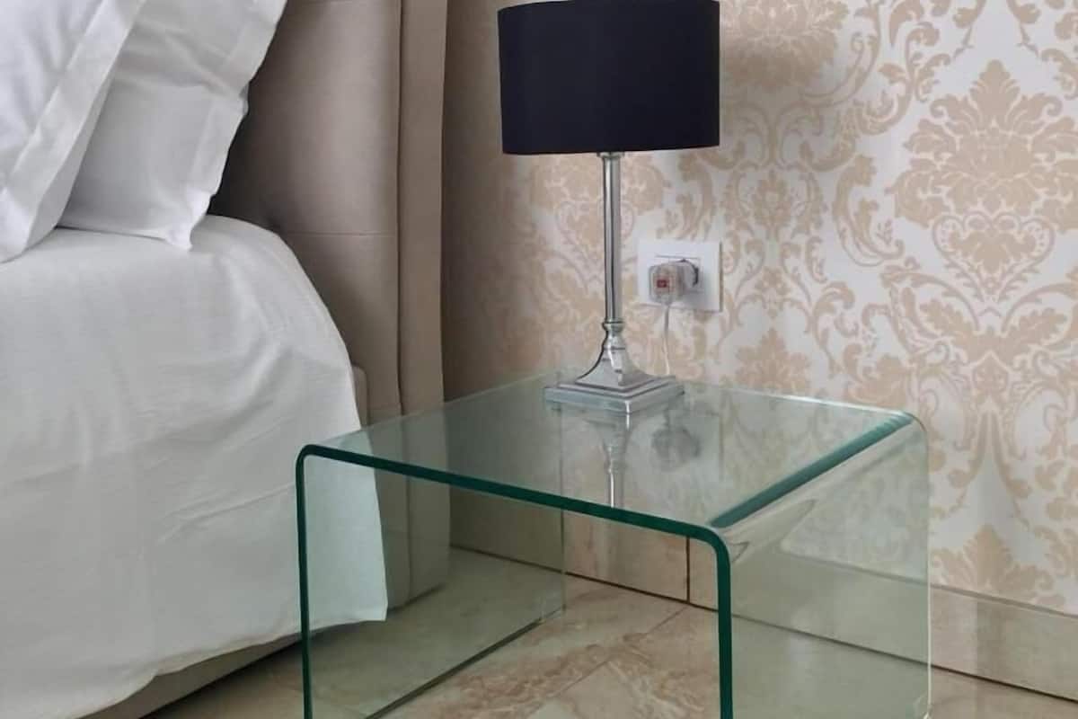 Chambre supérieure, 1 chambre, salle de bain attenante, vue sur la ville | Commodité de la chambre