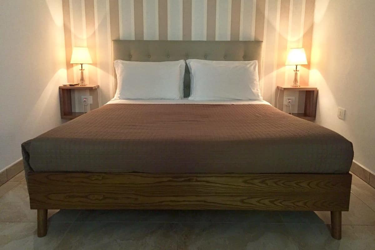 Chambre Junior, 1 trÚs grand lit, salle de bain attenante | 8 chambres, draps italiens de Frette, literie de qualité