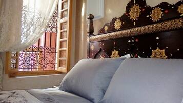 Chambre Double Classique, 1 grand lit, dans la tour | 1 chambre, literie hypoallergénique, couette en duvet d'oie, surmatelas
