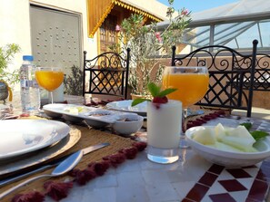 Petit déjeuner composé de spécialités régionales compris tous les jours