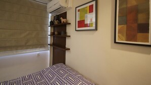 1 dormitorio, minibar, wifi gratis y ropa de cama
