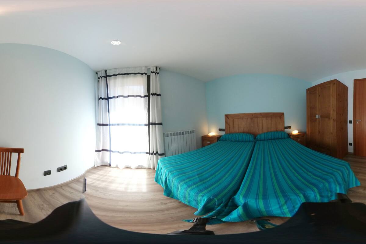 Individually decorated, iron/ironing board, free WiFi, bed sheets