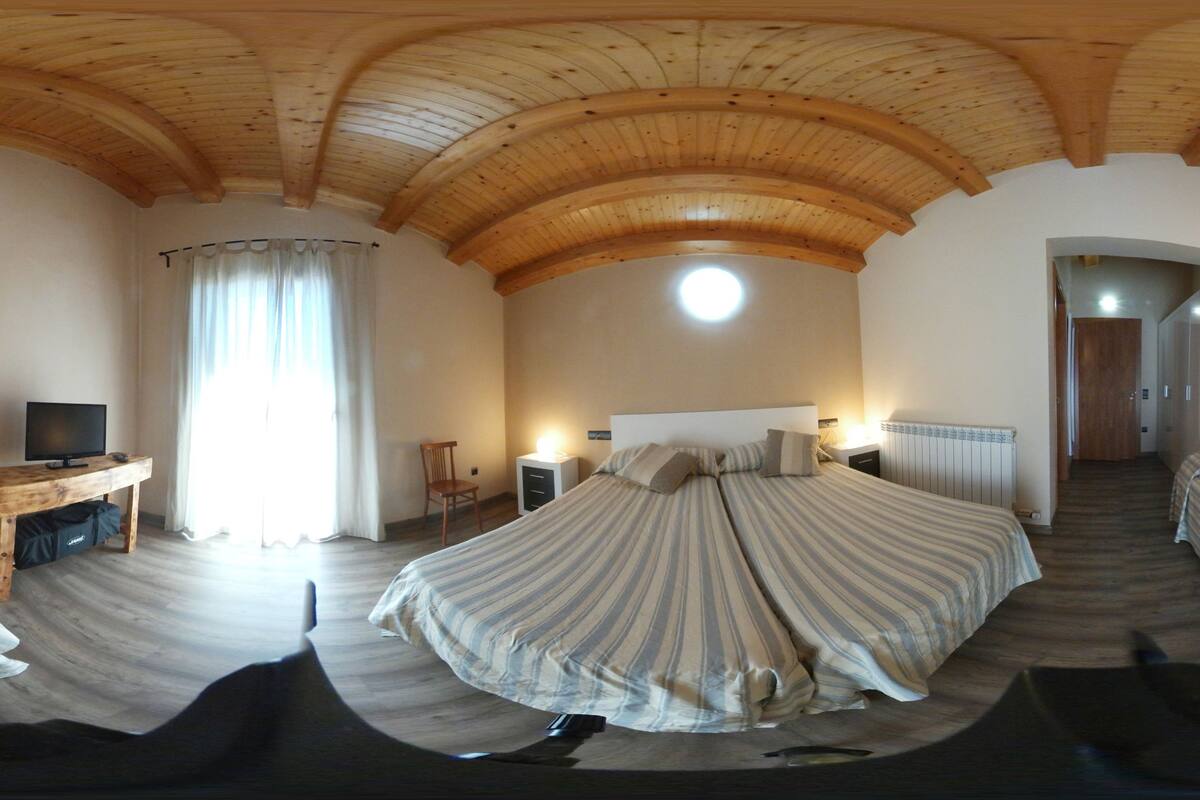 Individually decorated, iron/ironing board, free WiFi, bed sheets