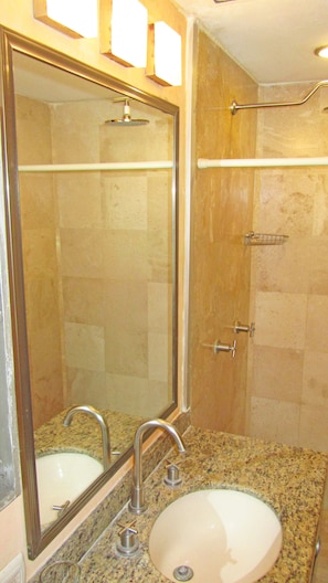 Bathroom - Royal Oasis Studio by PRP (Playa del Carmen)