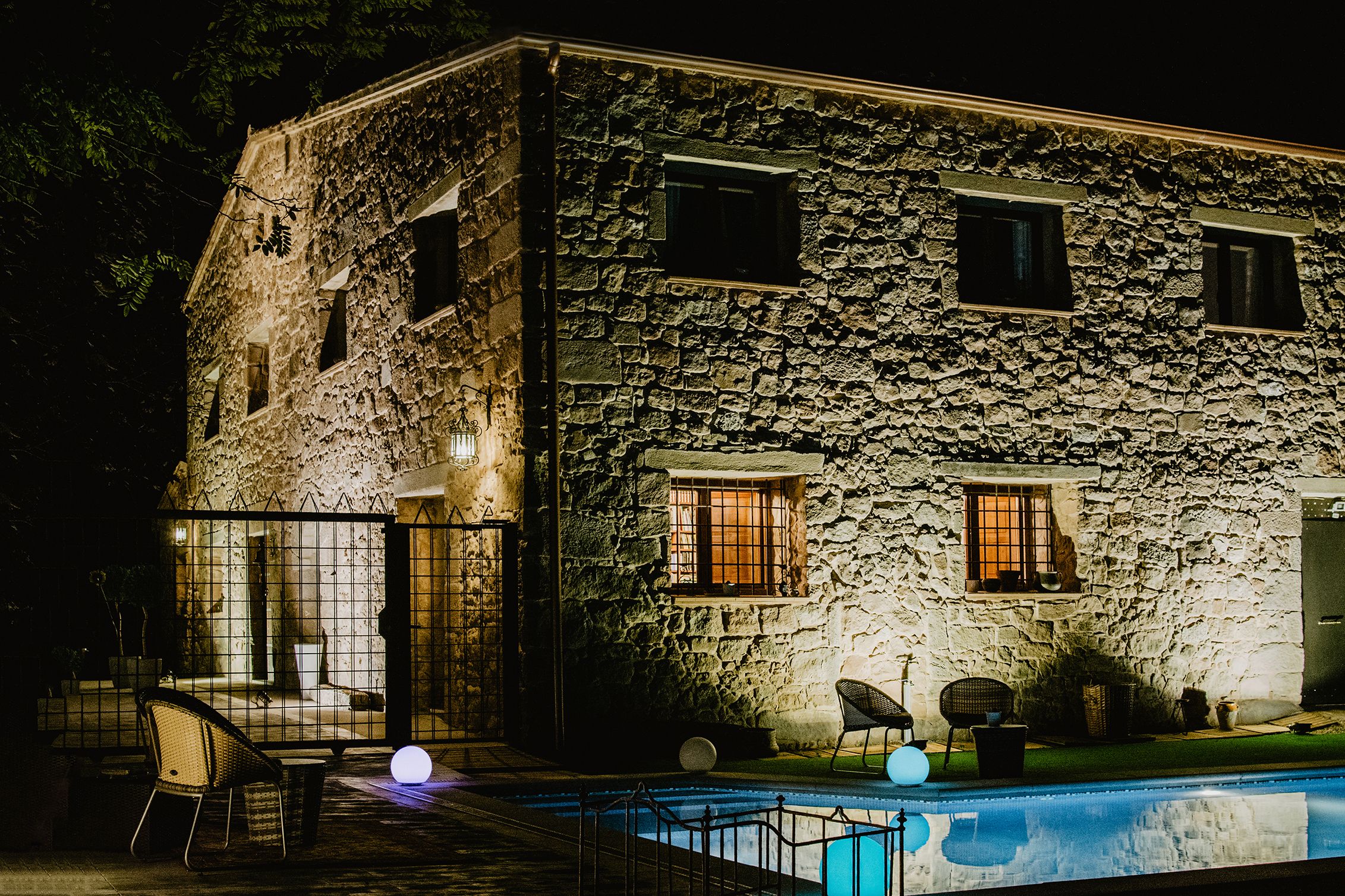 Kolam renang terbuka bermusim 