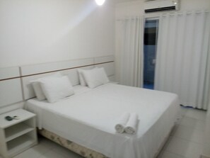 1 habitación, escritorio y cortinas blackout 