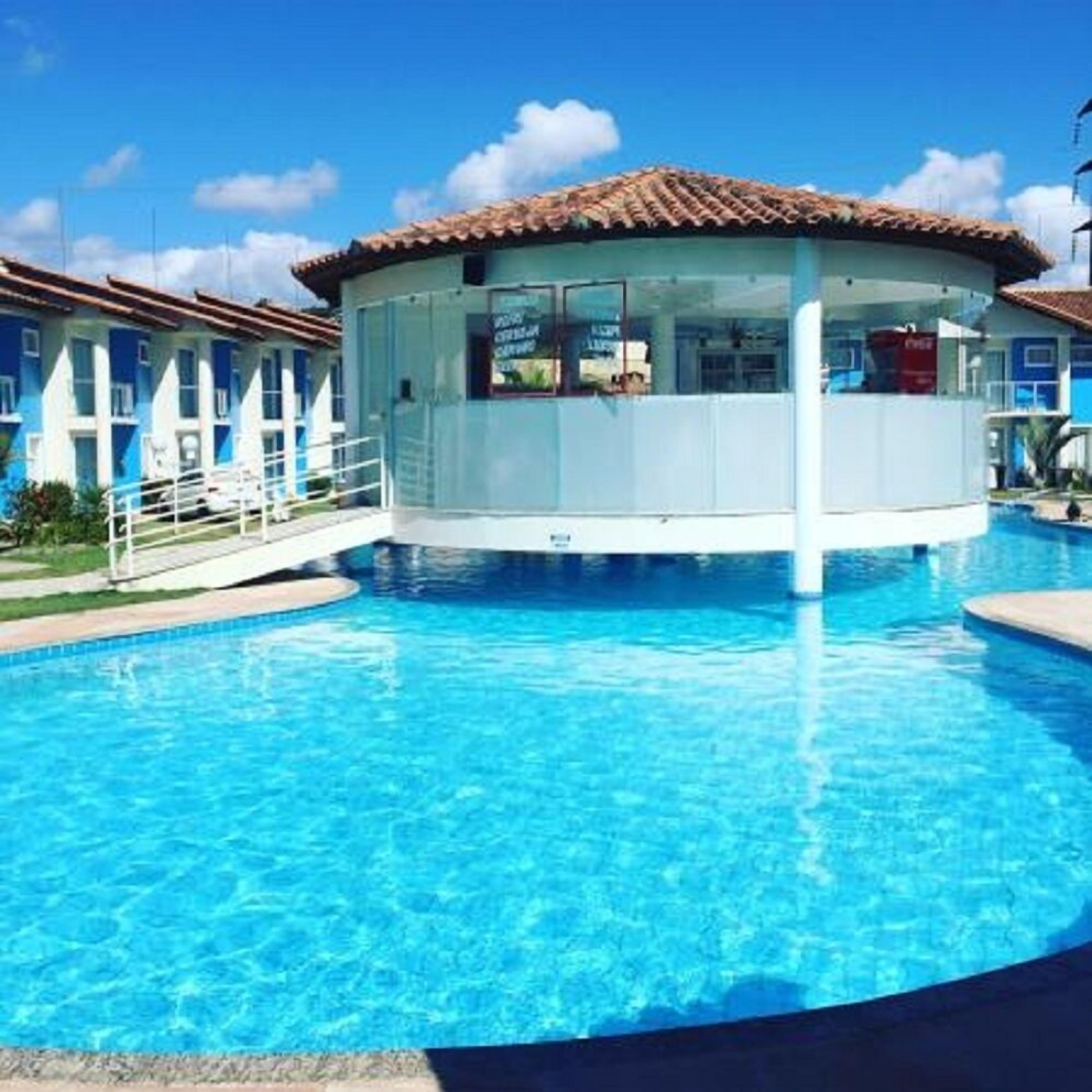 Hồ bơi trong nhà, 2 hồ bơi ngoài trời, dù/ô trên bãi biển/hồ bơi 