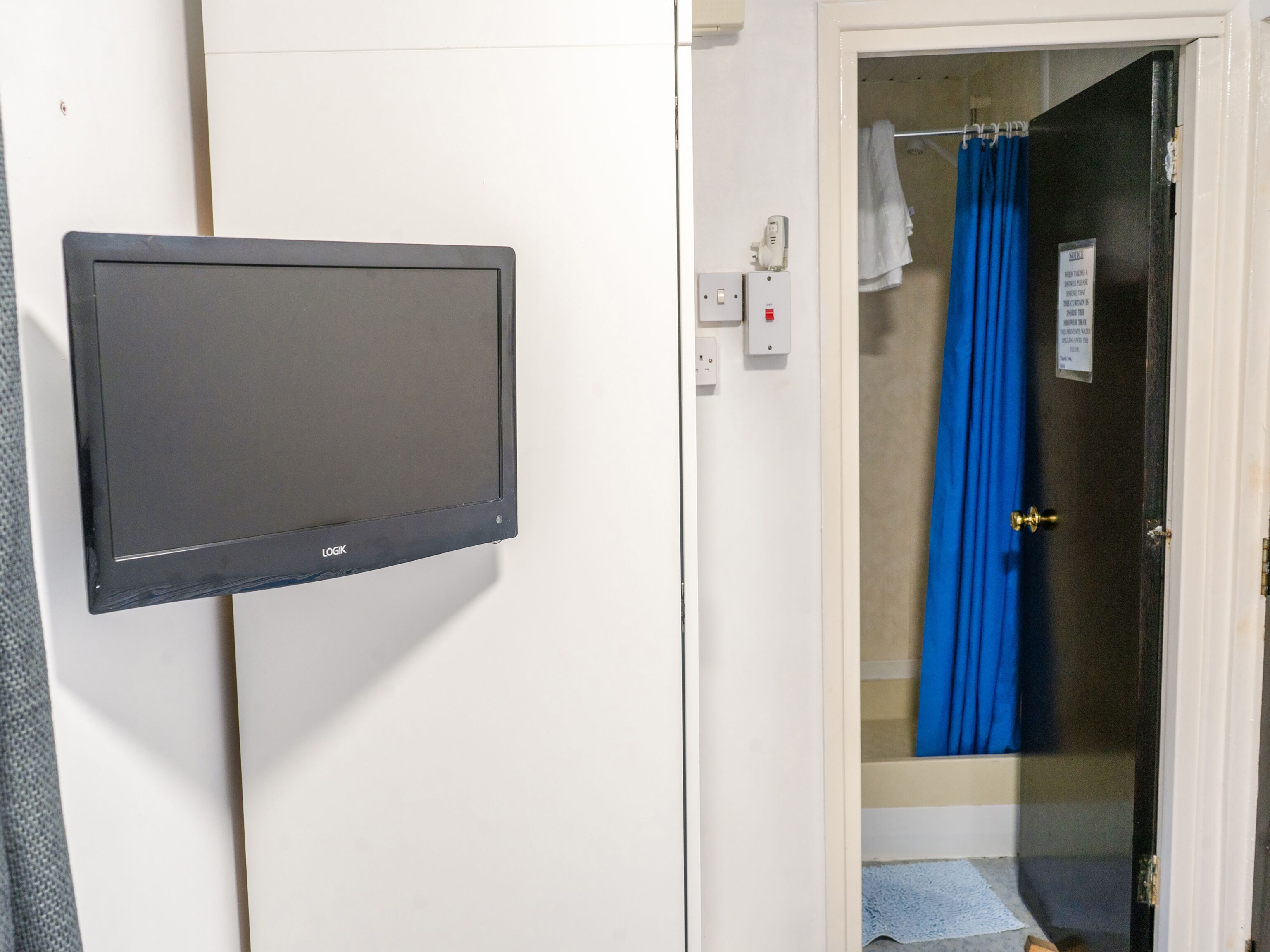 Standard Single Room, 1 Single Bed | 1 bedroom, desk, laptop workspace, iron/ironing board