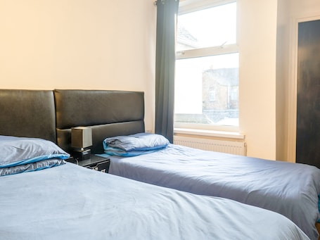 Standard Twin Room, 2 Twin Beds | 1 bedroom, desk, laptop workspace, iron/ironing board