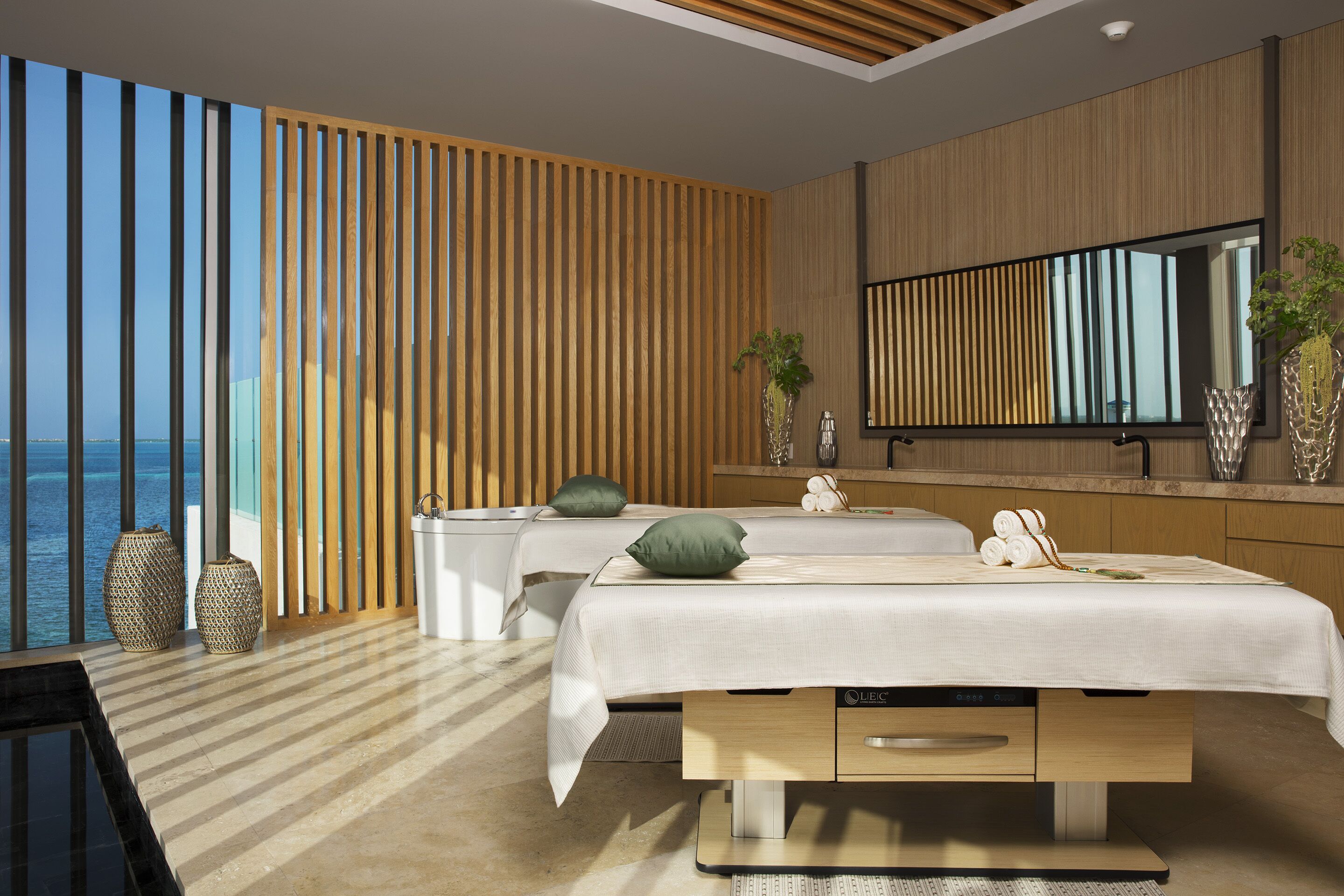 couples treatment room(s), sauna, hot tub, steam room, body treatments