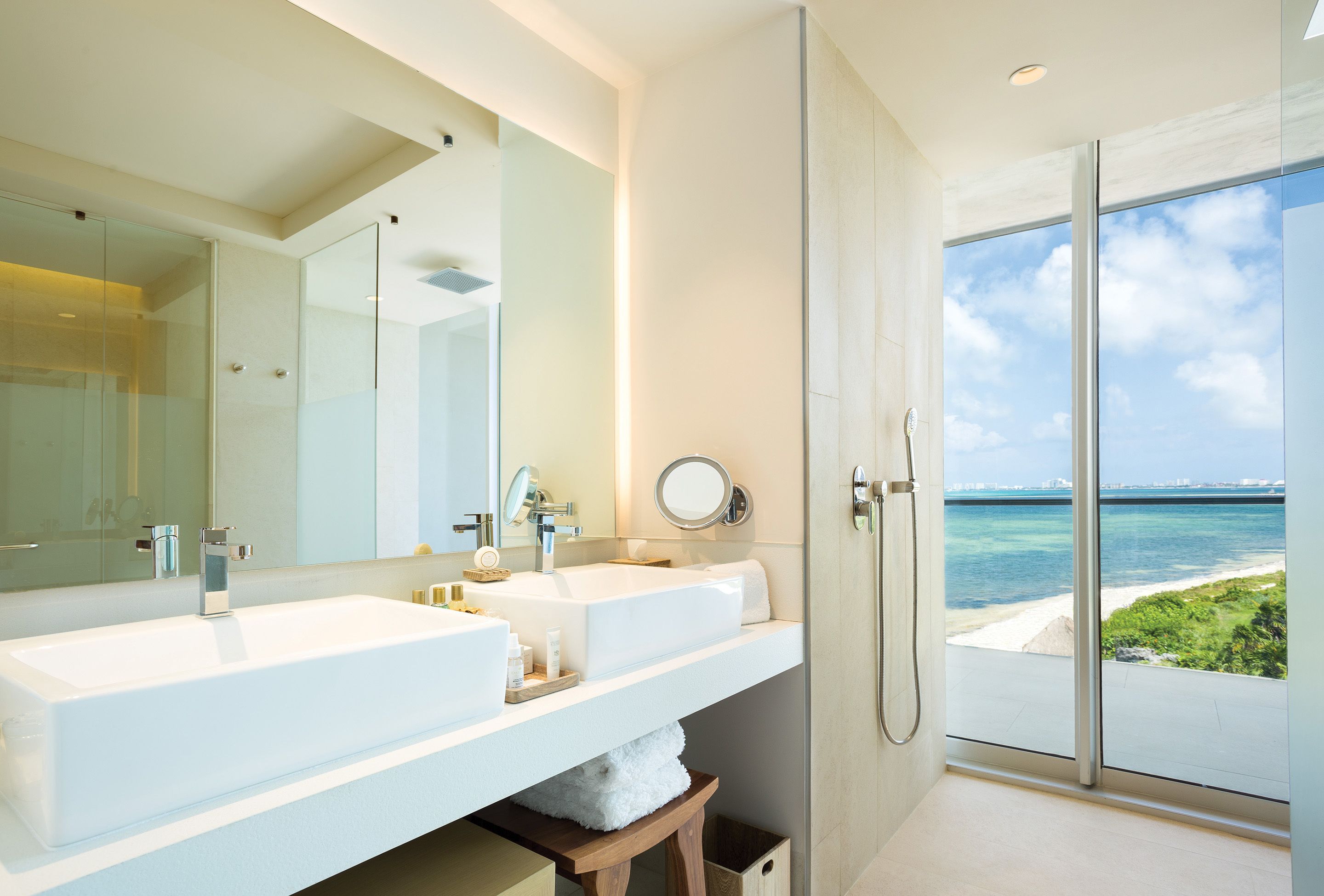 preferred club master suite ocean front | bathroom amenities | shower, free toiletries, hair dryer, heated floors