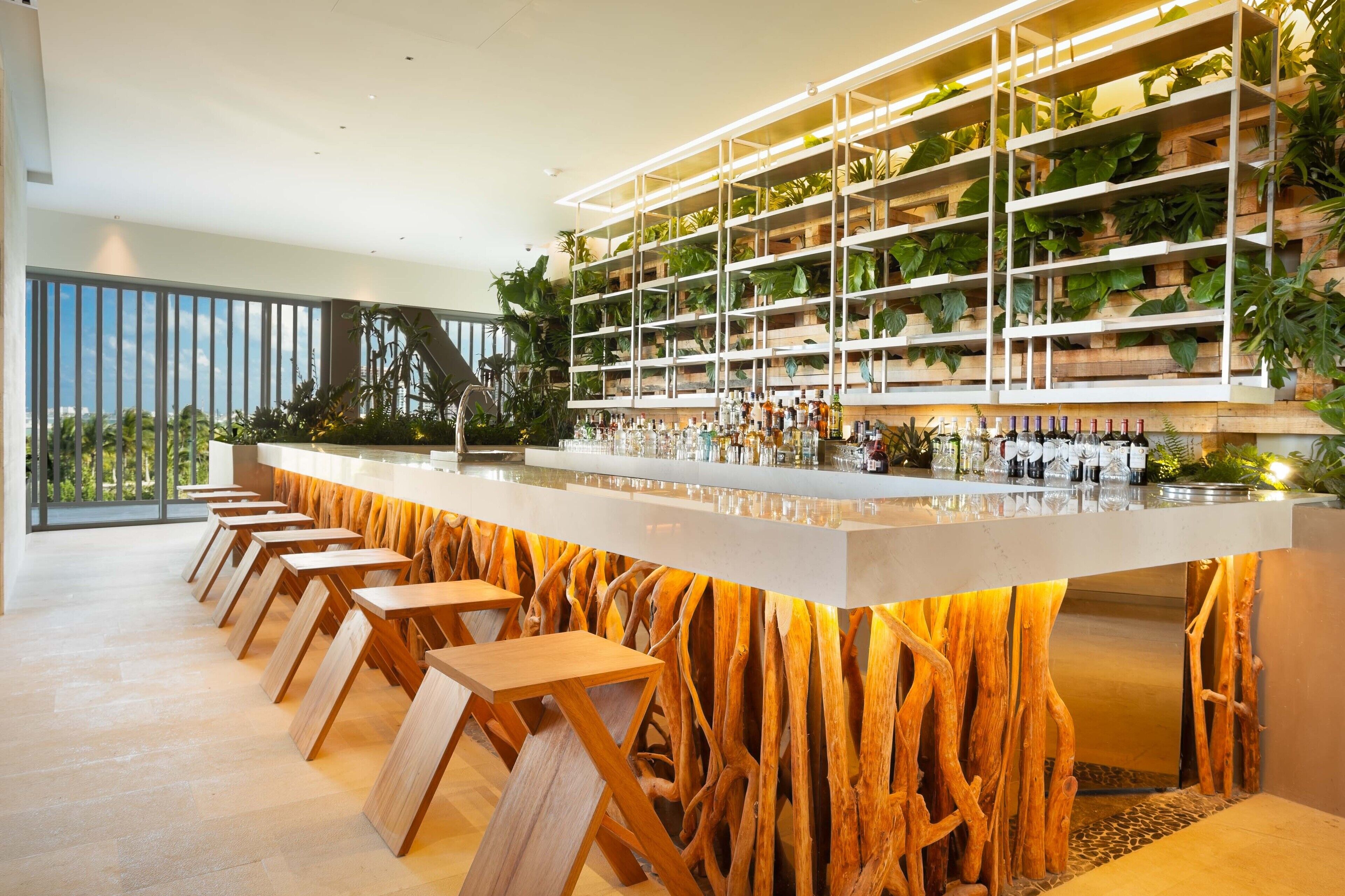 4 bars/lounges, beach bar