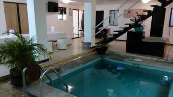 Kolam renang outdoor