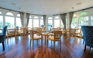 Restaurant - Bateau Hôtel Le Chardonnay (Avignon)