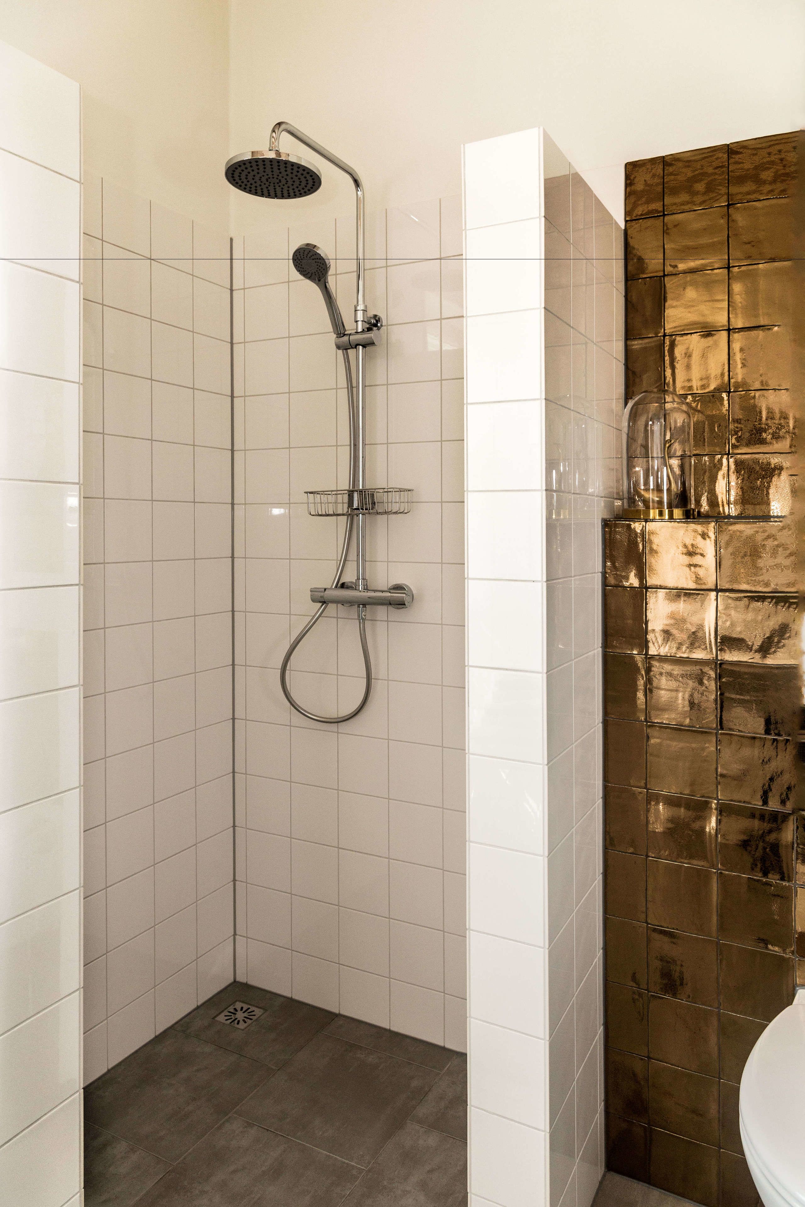 Luxury Double Room, 2 Single Beds (Lieve Swaentje) | Bathroom shower