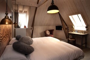 Quarto casal superluxo, 2 camas de solteiro (Dromen naar Vroeger) | Individualmente decorados, escrivaninha, Wi-Fi de cortesia