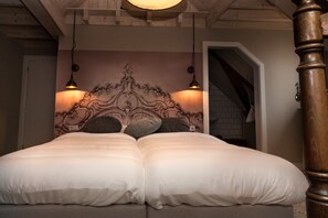 Luxury Double Room, 2 Single Beds (Dromen naar Vroeger) | Individually decorated, desk, free WiFi, bed sheets - Herberg Swaen aan de Brink (Den Ham)