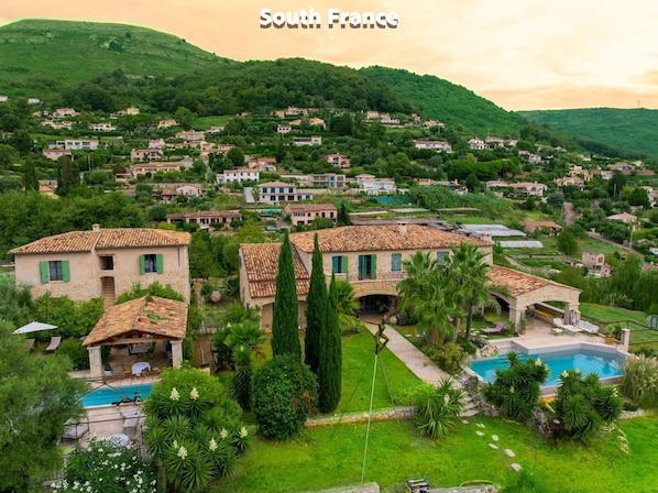 Exterior - Les 4 éléments (Tourrettes-sur-Loup)