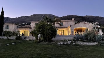 Fachada da propriedade