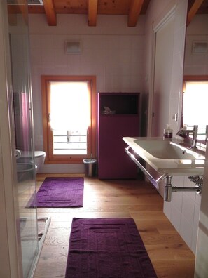 Double or Twin Room (n°1) | Bathroom