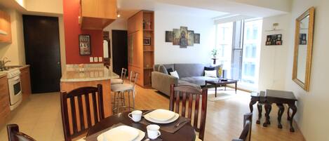Comfort Apartment, Garden View | In-room dining