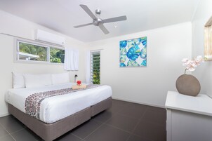 2 Bedroom Bungalow | 2 bedrooms, iron/ironing board, free cribs/infant beds, free WiFi