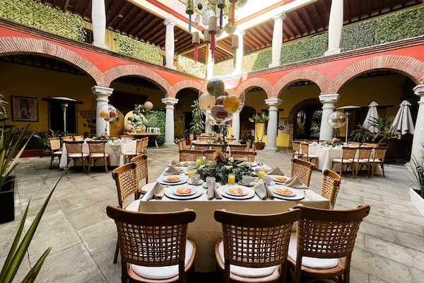 Breakfast served, local cuisine, alfresco dining