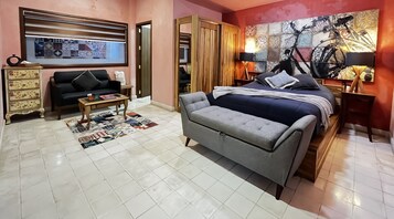 Junior Studio Suite, 1 Queen Bed, Ground Floor