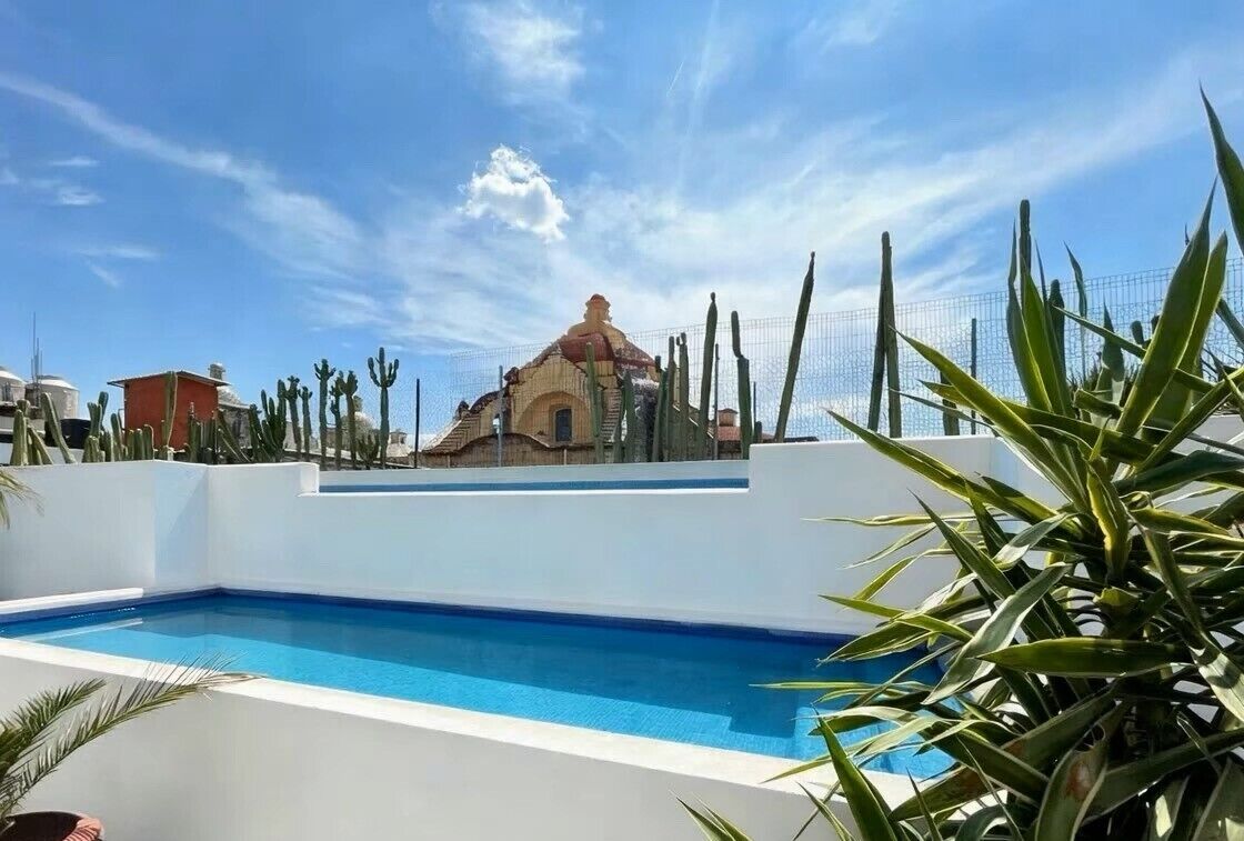 Outdoor pool, open 10:00 AM to 6:00 PM, pool umbrellas, pool loungers