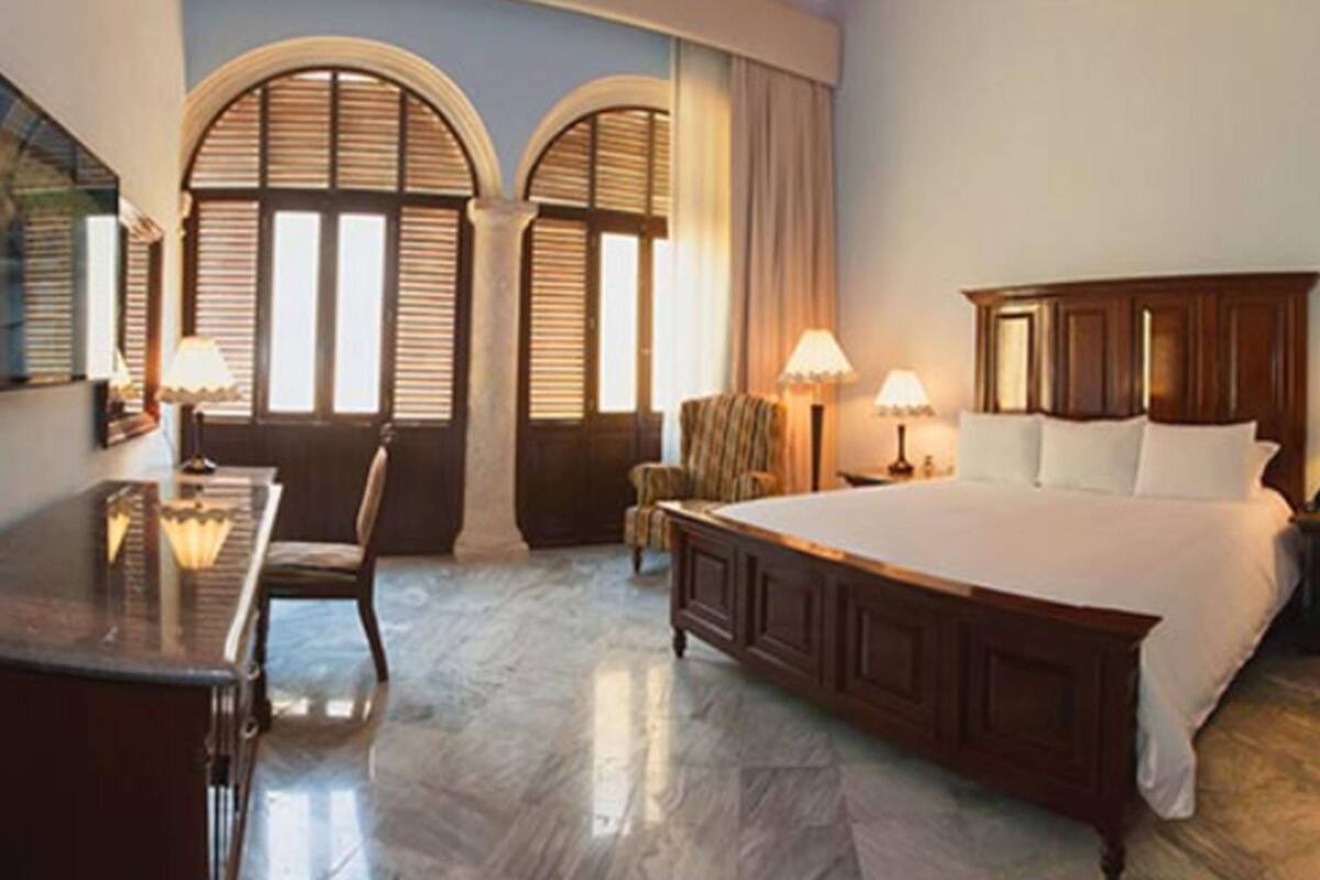 suite | premium bedding, in-room safe, desk, iron/ironing board