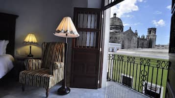 Suite junior, 1 cama King size, baño en la habitación | Vista desde la habitación