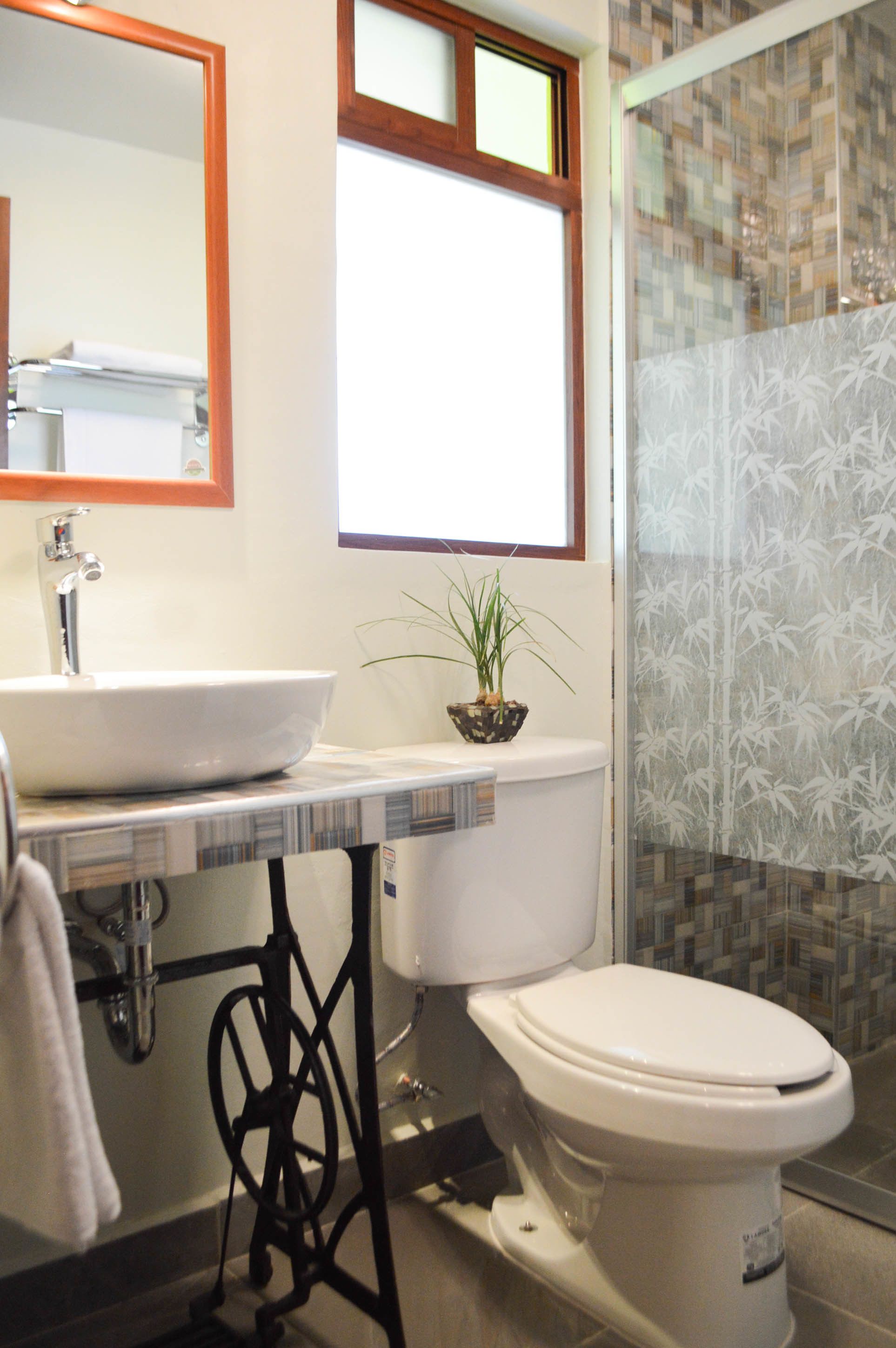 junior suite, 1 queen bed | bathroom | hair dryer, towels