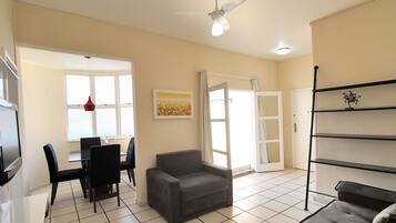 Apartment | Wohnbereich | LCD-Fernseher