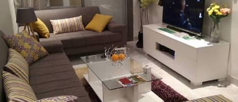 Apartemen, 1 kamar tidur | Ruang keluarga | TV