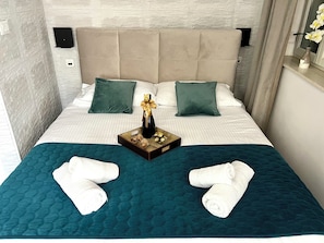 Premium bedding, in-room safe, blackout drapes, soundproofing - Villa Daky (Split)