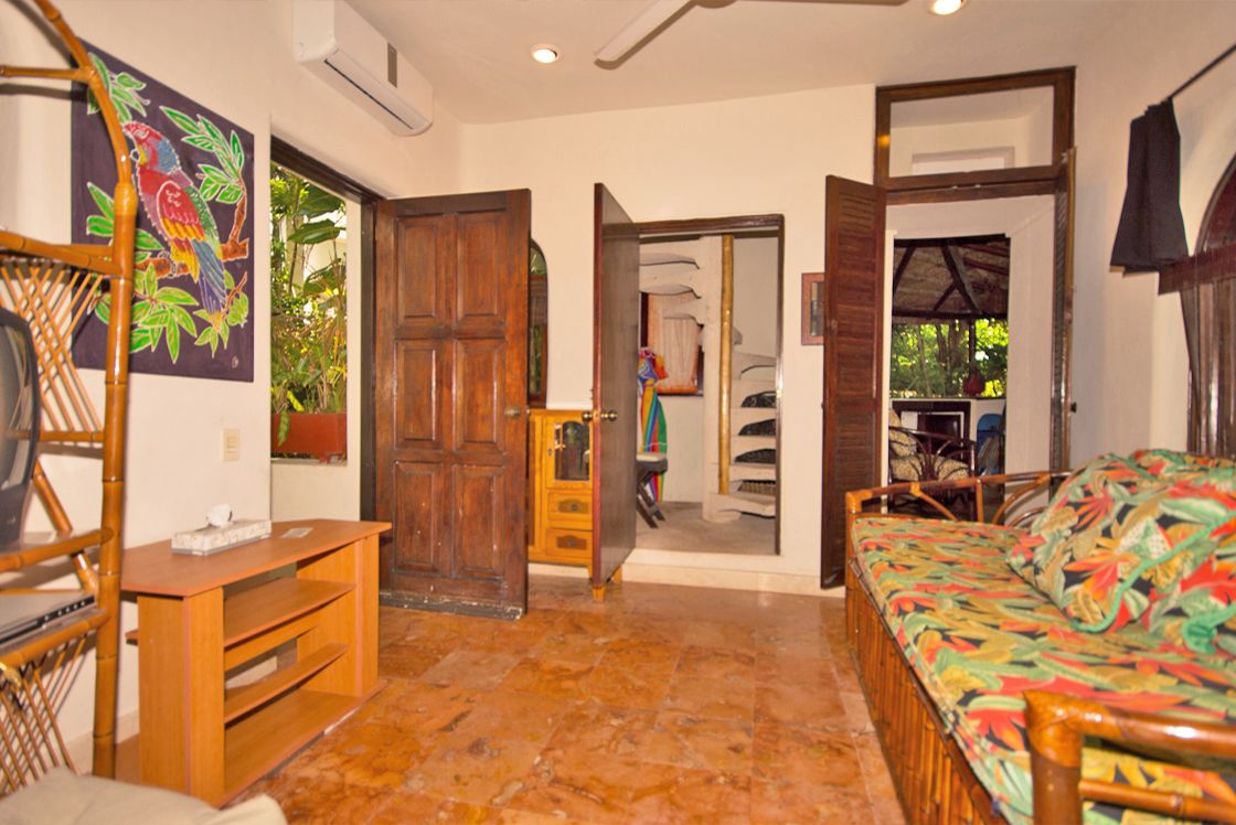 Grand House, 6 Bedrooms | Living area | Flat-screen TV