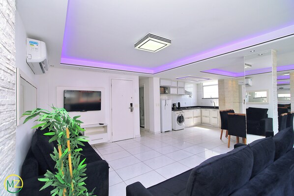 Apartment | Living area | LCD TV - MZapartments Francisco (Rio de Janeiro)