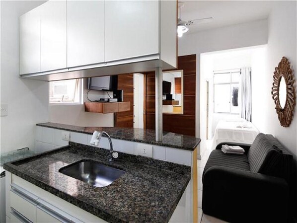 Apartment | Private kitchen | Fridge, microwave, coffee/tea maker, cookware/dishes/utensils - MZapartments Prado LB1207 (Rio de Janeiro)
