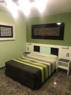 Bureau, lits pliants/supplémentaires, Wi-Fi gratuit, draps fournis