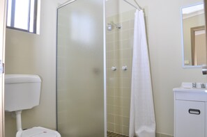 Family 4 Basic Cabin | Bathroom