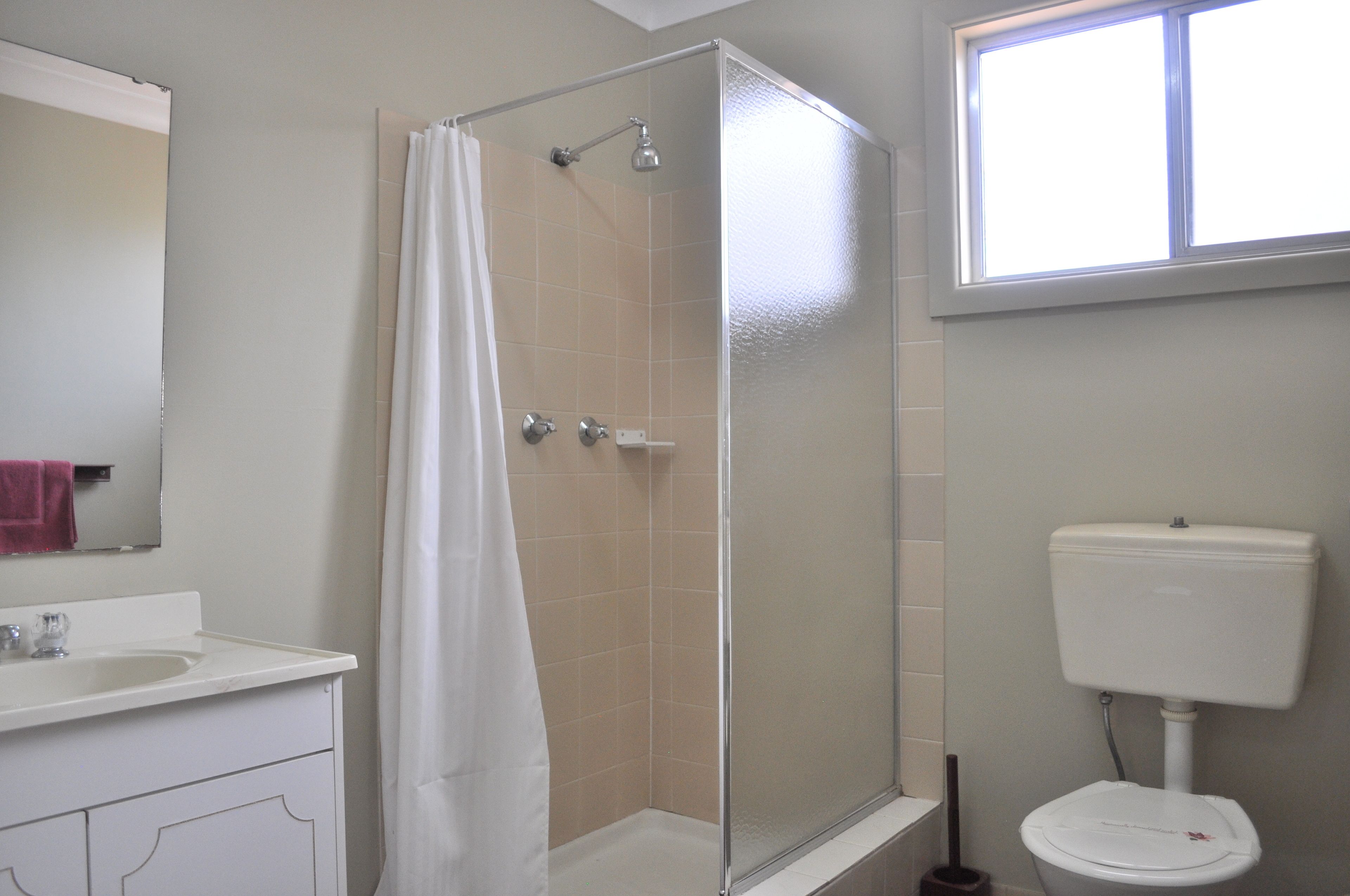 Large Cabin | Bathroom