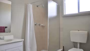 Large Cabin | Bathroom