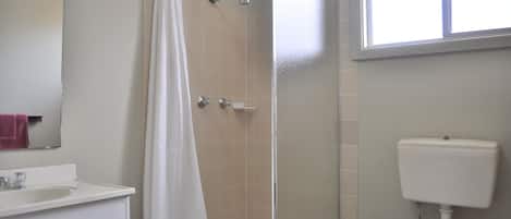 Large Cabin | Bathroom | Shower, towels