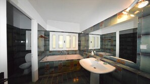 Villa, plusieurs chambres | Salle de bain
