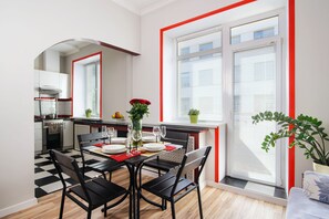 Basic Apartment, 3 Bedrooms | In-room dining - Vip-kvartira Leningradskaya 1 3 5 (Minsk)