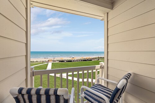 Beachfront and Gorgeous Sunrise Views - A Beach Lover's Paradise 