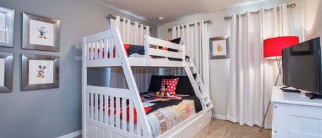 5 bedrooms, iron/ironing board, free WiFi, bed sheets