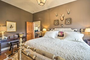 2 bedrooms, iron/ironing board, internet, bed sheets - 'Green Shadows' Condo w/ Fireplace, Deck & Views! (Whittier)